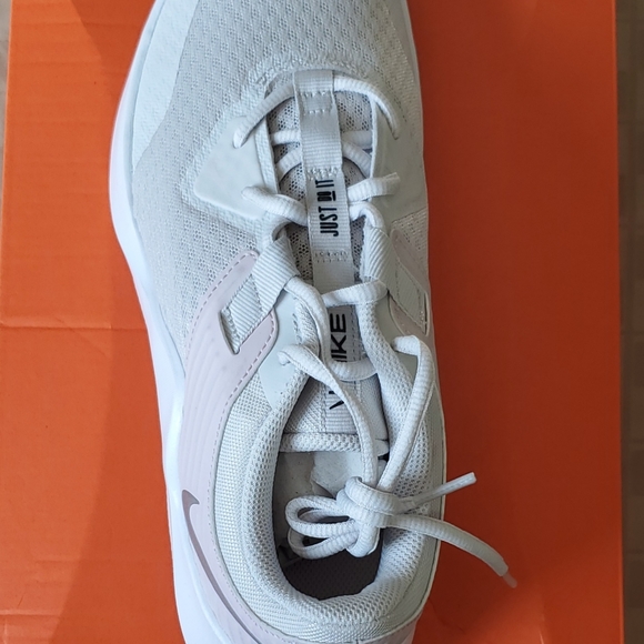 Women's Nike sneakers size 10 - Picture 6 of 9